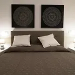 بيت ضيافة Olympic Charme 3*